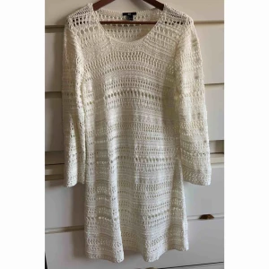  - Virkad sommarklänning 🌸 Strl L men passar M eller S beroende på hur du vill att den ska sitta 