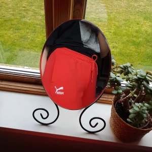 Puma sweatpants strl M - As snygga sweatpants från puma. Ser helt nya ut, använda bara ett fåtal gånger. I en cool röd och delvis rosa färg, storlek M