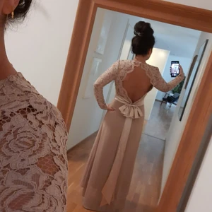 Bal , bröllop  - Fin klänning till bal, bröllop, tärna. Köpt från Asos , nypris 1500 kr rosetten baktill kan man ta av och sätta på, endast handtvätt 