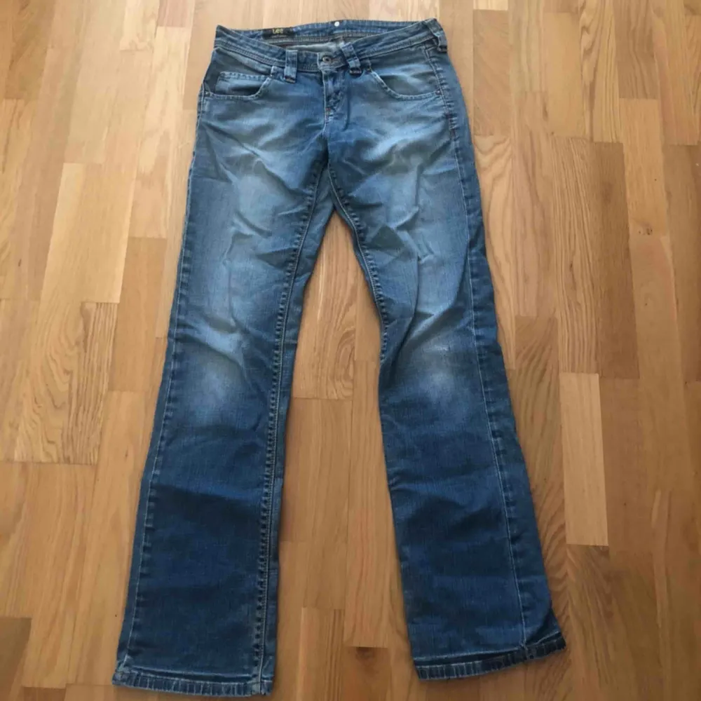 Lee jeans storlek 29 mer än 28.. Jeans & Byxor.