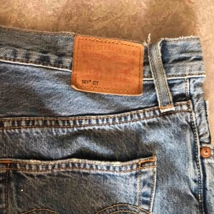  - Köpte dessa för några år sedan men får inte ens på mig dom längre. Köpte storlek L34 så dom skulle bli high waisted, dom var perfekt längd då för mig (är 160cm)