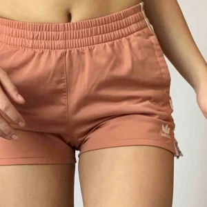  - Peachy🍑 VÄLDIGT bekväma adidasshorts i bra skick🤩 