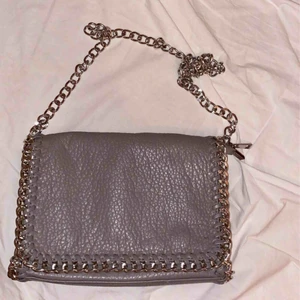  - Oanvänd tiamo väska köpte för 499kr säljer för 250kr