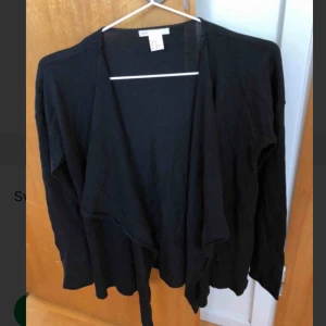  - En basic kofta från Hm, perfekt till sommarkvällar. Köparen står för frakten🌟🌟