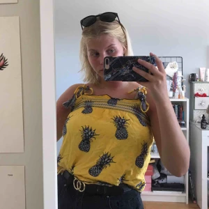  - Säljer detta somriga linne. Använt ett par gånger men i superbra skick. Kan mötas i Stockholm eller frakta. 🥰👍🏻