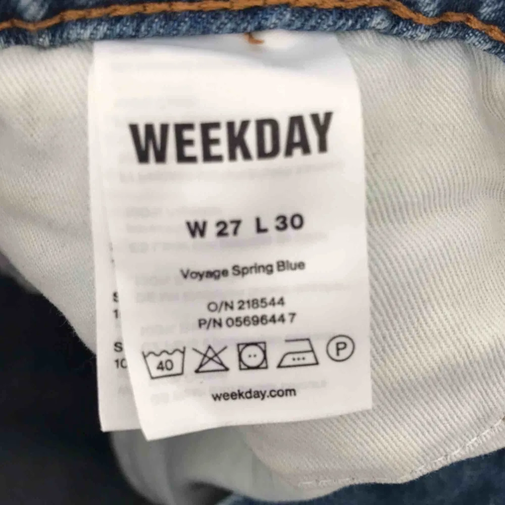 Snygga jeans från weekday i modellen voyage. Jeans & Byxor.