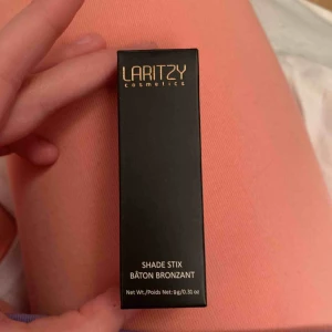  - Bronze stick från glossybox! säljer då jag har en likadan som inte är slut än. shade Aloha.