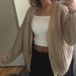  - Mysig kofta från Nakd i jättefint skick! Jätteskön och passar till allt! Storlek S✨✨