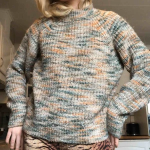  - Snygg stickad tröja från weekday! I väldigt bra skick💞