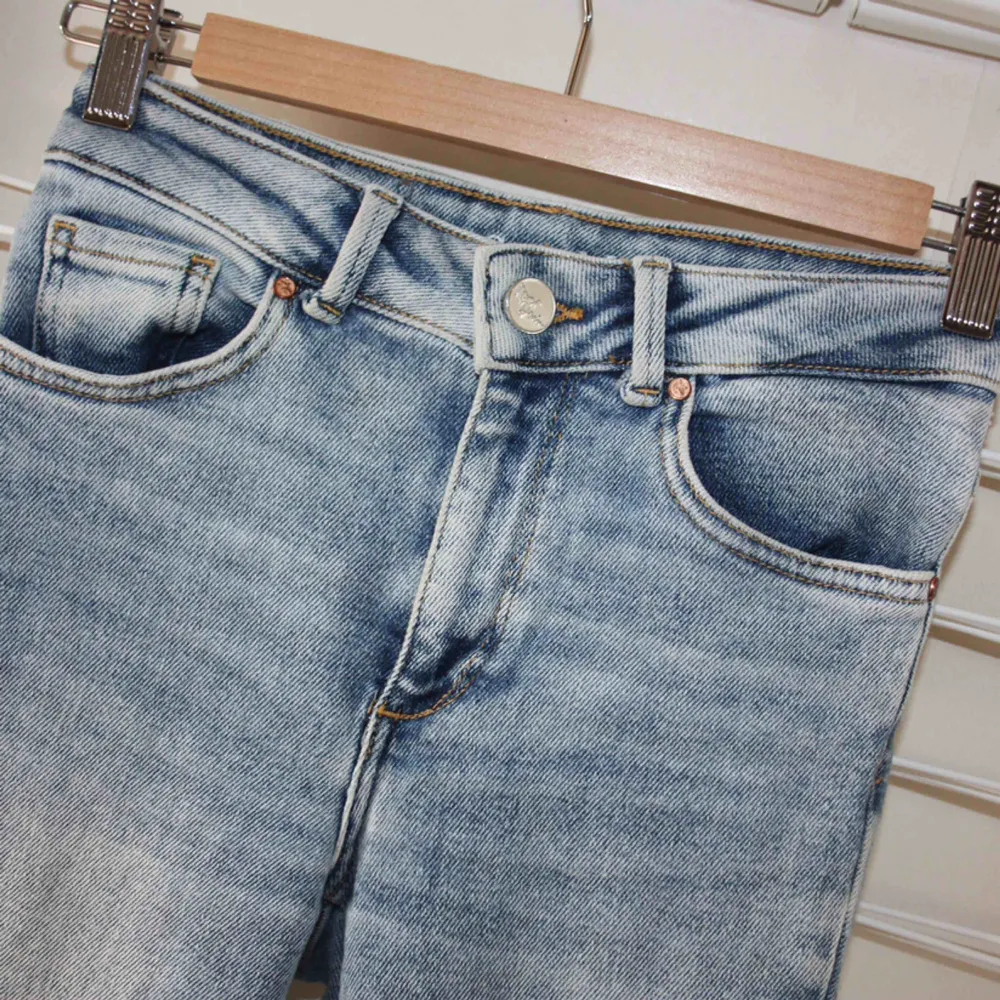 Jeans från BIKBOK. Högmidjade ankle storlek XS. Modellen heter (JP Higher Laguna). Använda ett antal gånger men i fint skick. Nypris 599:- Frakt kostar 59kr. Jeans & Byxor.