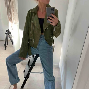  - Jacka från ivy revel. Frakt tillkommer 63kr.  (Grön Fake mocka)