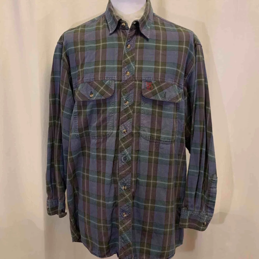 Vintage fjällräven skjorta, storlek L, kan hämtas i Uppsala eller skickas mot fraktkostnad. . Skjortor.