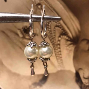  - Handgjorda pärlörhängen, nickelfria. +9kr frakt.