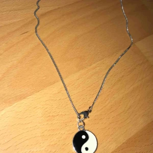  - Jättefint halsband ifrån glitter 🌸