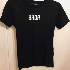  - Svart tisha från lager 157, knappt använd. 