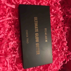  - Ultimate glow getter palett. Rouge, highlighter och bronzer. 