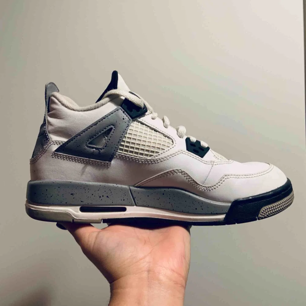 Air Jordan 4 Retro White Cement sneakers. Good condition. Size 38.. Skor.