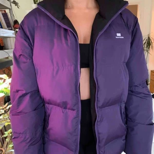  - Oversize- reverse vinterjacka från sweet sktbs. Alltså man kan ha jackan åt båda hållen, 2 in 1. Jätte varm & fint skick! 