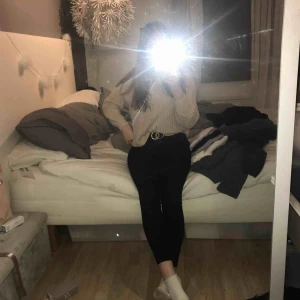  - En fin stickad polotröja som är använd Max 5 ggr  Köparen står för frakten 