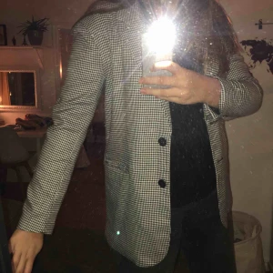  - Säljer min helt oanvända Ginatricot kavaj🥰den är lite oversized och passar perfekt till typ allt!