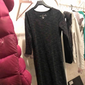  - Klänning från hm storlek S använd Max 3 gånger 