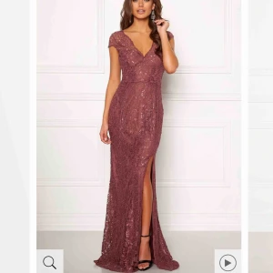  - Använde denna till min bal, den är även skräddarsydd så att den ska passa någon i min storlek. Dvs ca 160 cm och ganska liten. Jag köpte denna för 999kr och säljer den för 350 kan även gå ner i pris vid snabb affärr. Vid frågor kontakta mig☺️ 