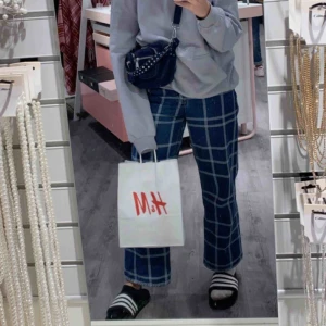  - Säljer ett par as snygga jeans ifrån monki, kommer tyvärr inte till användning längre och använda fåtal gånger. 