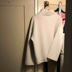  - Jättemysig tröja från weekend! Säljer den jag inte använder den längre :)