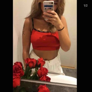  - Jättefin levis topp i stl S, oanvänd, Köparen står för frakten🥰