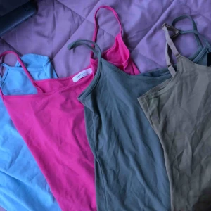  - 3 linnen De rosa linnet säljs ej!! Alla från Zara och köptes för 60kr st