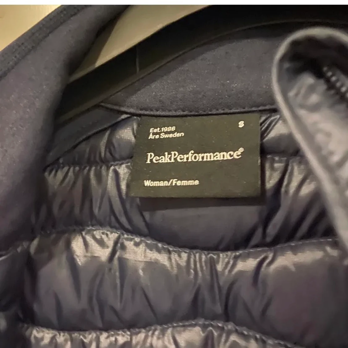 Peak performance jacka storlek S mörkblå - 91