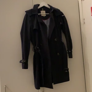 Esprit kappa - Jättefin höst/vårkappa i fint skick, använd väldigt få gånger. Kan skickas med spårbar frakt.