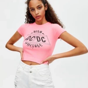 Tröja  - Kort ac/dc tröja. 