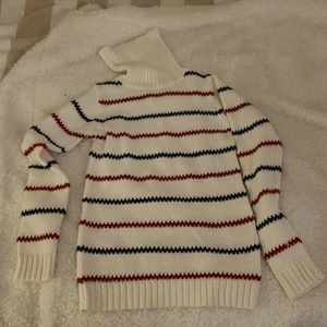 PippiTröja - Tröja,  Stickad. Fin i färgerna. 100% acryl Fri från Hål och fläckfri. Djur och rökfritt hem.   FRAKT TILLKOMMER