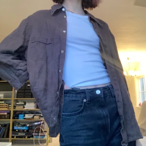 Brun skjorta - 🤎Brun linne skjorta med kortare ärmar🤎 Från h&m🤎