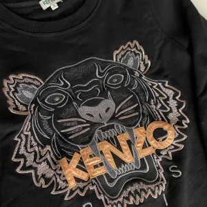 Kenzo tröja strl S - Strl S passar xs-s. Endast använd 2 gånger inköpt för 2200:- 