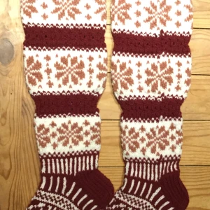 Nystickade Kneehigh sockor  - storlek 37-39 kneehigh sockor i mönsterstickning, nya/oanvända/handstickade