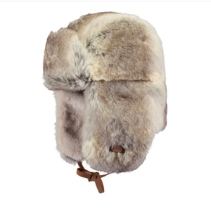 Astrendig Mössa - Björnfitta köpt på Naturkompaniet för 750kr! Har två stycken varav en är oanvänd med lappen på, buda från 500 eller köp direkt för 750❤️❤️