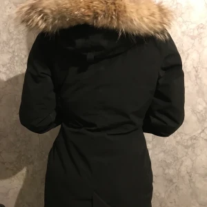 Canada goose victoria parka - Stl: XS, Formar kroppen supersnyggt!                          Jackan är självklart äkta. Kontakta mig vid funderingar 