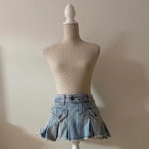 kort kjol - jeans kjol i y2k stil som passar strl S bäst 🤍