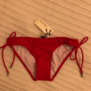 Bikiniunderdel wonderland - En söt bikini underdel från wonderland som aldrig är använd. Köparen står för frakten, men jag kan också mötas upp i Malmö eller Lund!💞💞🥰😚