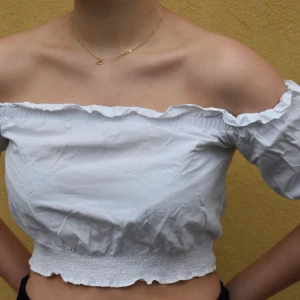 Topp från hm  - Söt topp från hm. Jättefin på sommaren!!☺️  