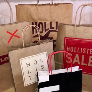 💗MÄRKESPÅSAR💗 - Massor med märkespåsar från Victoria’s Secret, Hollister, Levis, Abercrombie mm. Priserna varierar mellan 5-20 kr per påse, finns i olika storlekar. Köparen står för frakten💗