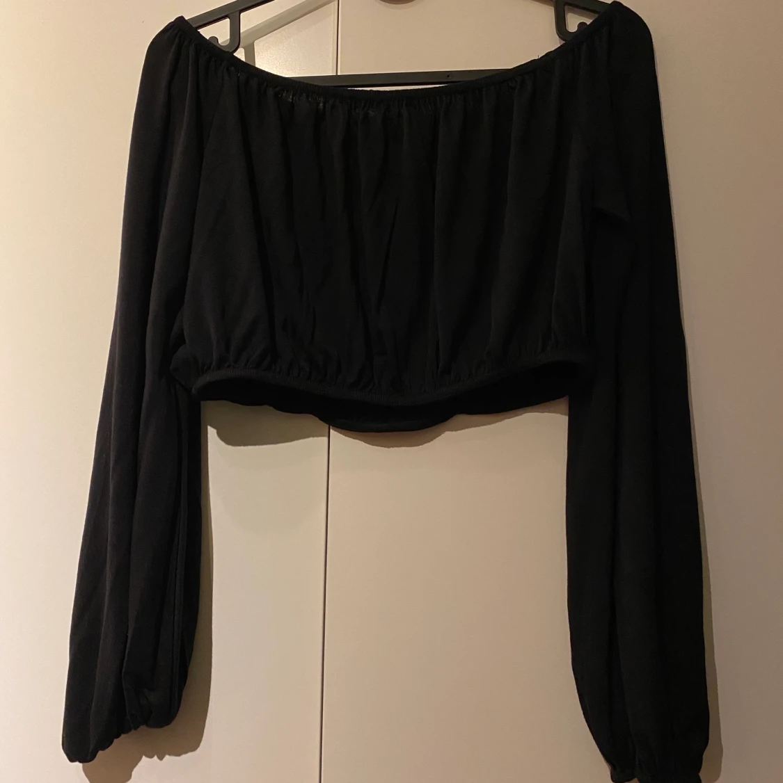 Off shoulder crop top från Nly Trend  - 90