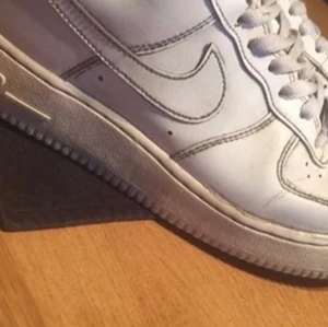 Air Force one  - Säljer ett par halft slitna air force ställ gärna frågor om ni har några