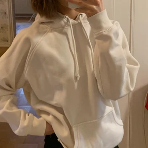 Beige hoodie - Beige hoodie från BikBok, aningen nopprig men annars superskön, när storlek S, nypris 350kr