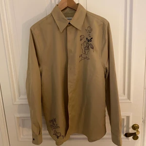 Skjorta - Skjorta från weekday. I storlek M. Aldrig används och i väldigt bra skick. 