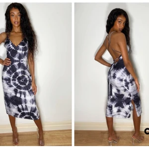 Black Tie Dye Lace Up Back Midi Dress- size 10/ storlek 36 - En klänning som är perfekt till sommaren. Säljer den för att den inte satt bra vid bysten✨