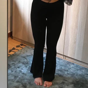 Bikbok bootcutbyxor  - Bootcut byxor från Bikbok 