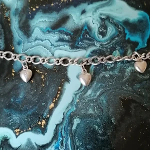 Fotlänk  - Fotlänk med små silverfärgade hjärtan